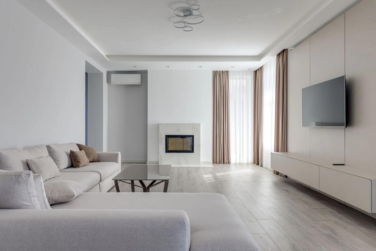 Šviesi, švari svetainė be pašalinių kvapų